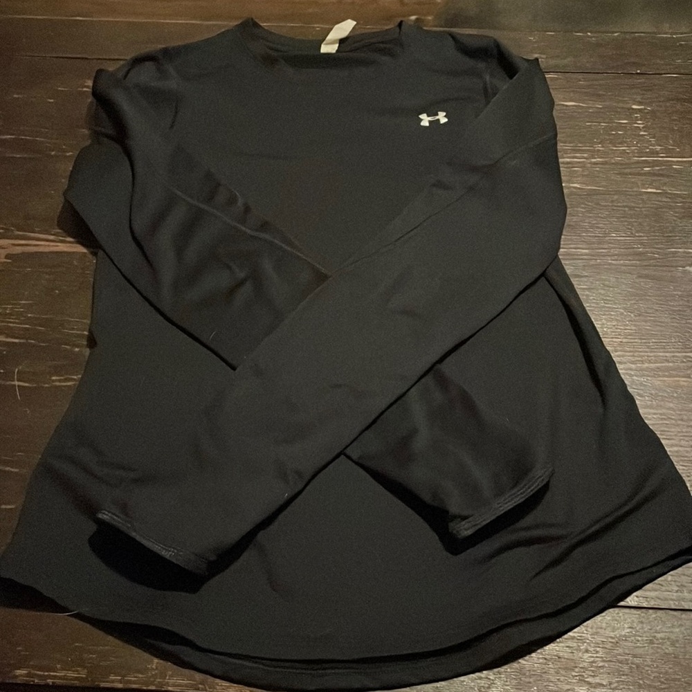 Black under armour long sleeve with thumb holes